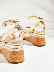 Gold - Forever Comfort® Niedrige Schuhe mit Kork-Keilabsatz - Bild 6 von 8