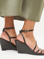 Czarny - Buty na koturnie z paskami Forever Comfort® - Image 3 of 8