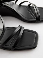 Czarny - Buty na koturnie z paskami Forever Comfort® - Image 6 of 8