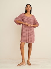 Rosa Kachelmuster - Plissiertes Minikleid mit kurzen Puffärmeln - Bild 3 von 7