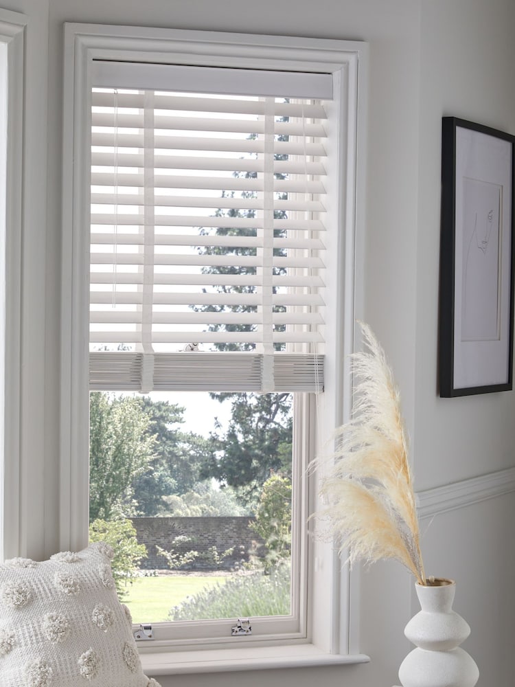 White 50mm Slat Venetian Blinds - Image 1 of 5 White 50mm Slat Venetian Blinds - Image 1 of 5