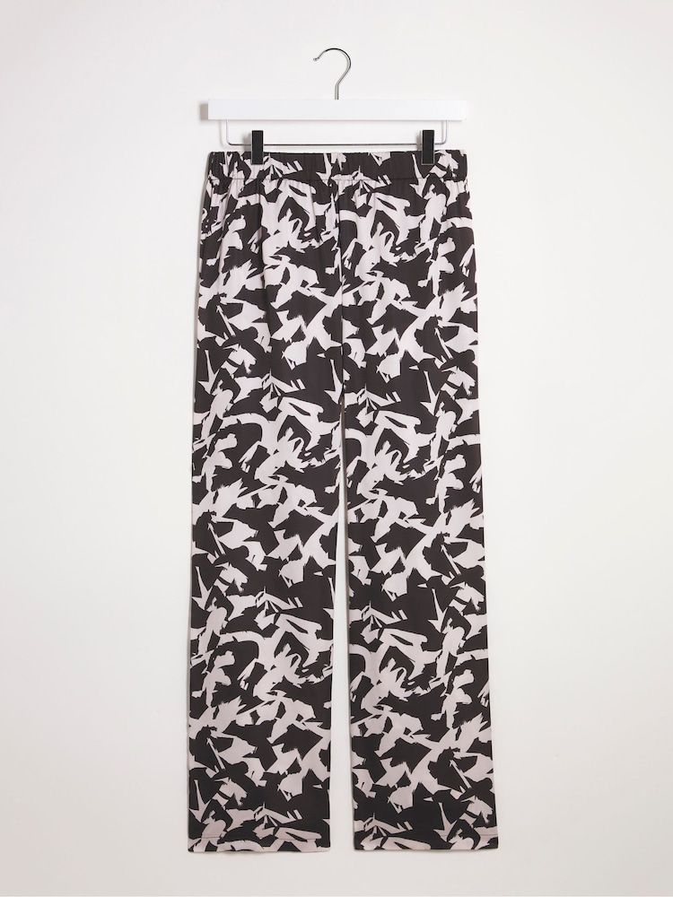Simply Be Black Mono Print Luna Secret Support Lace Pyjama Set - Image 6 of 6 Simply Be Black Mono Print Luna Secret Support Lace Pyjama Set - Image 6 of 6