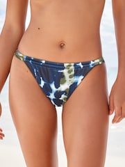 Blau mit Batikmuster - Tanga-Bikinihose mit Raffung - Bild 3 von 5