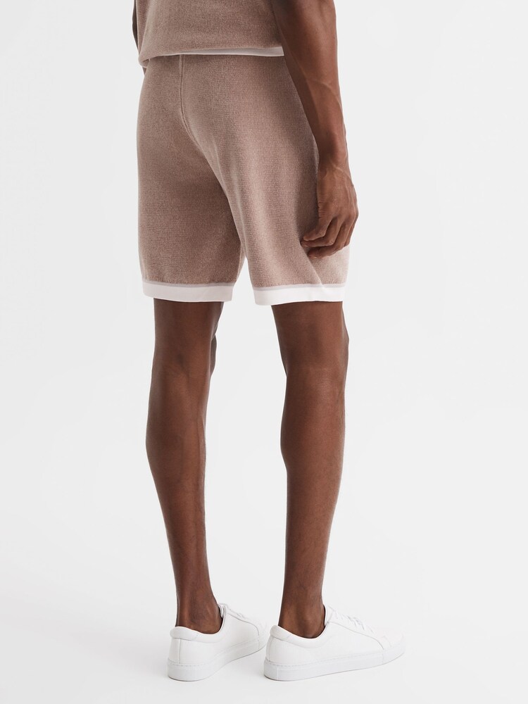 Reiss Champagne Fielder Relaxed Fit Elasticated Chenille Shorts - Image 5 of 5