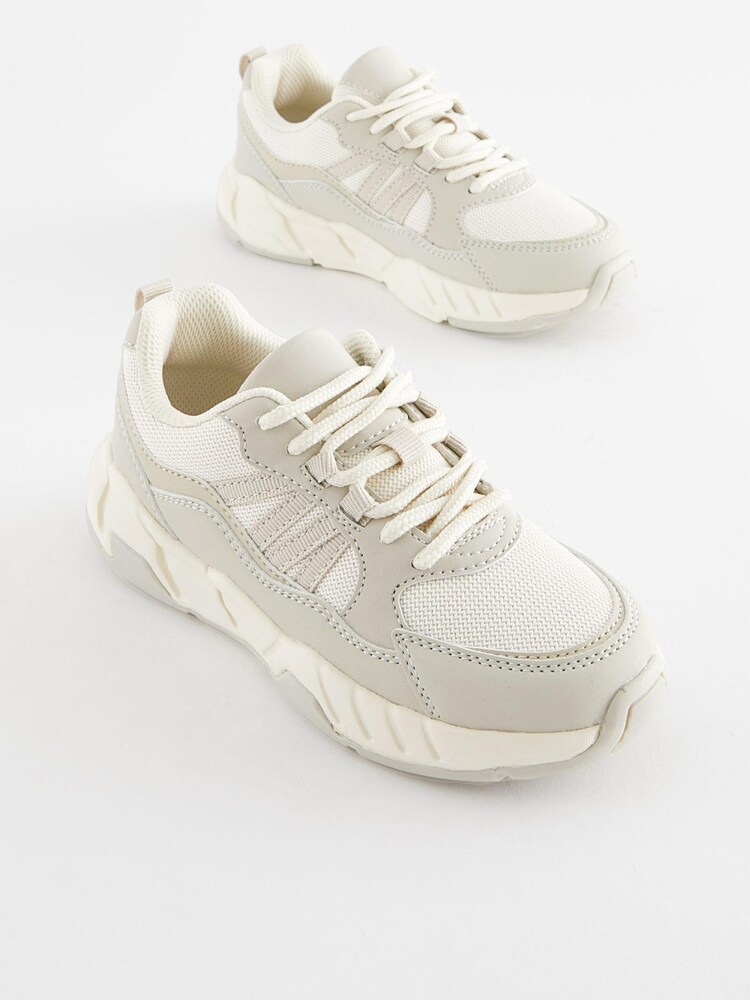 Neutral - Turnschuhe zum Schnüren mit dicker Sohle - Bild 1 von 5 Neutral - Turnschuhe zum Schnüren mit dicker Sohle - Bild 1 von 5