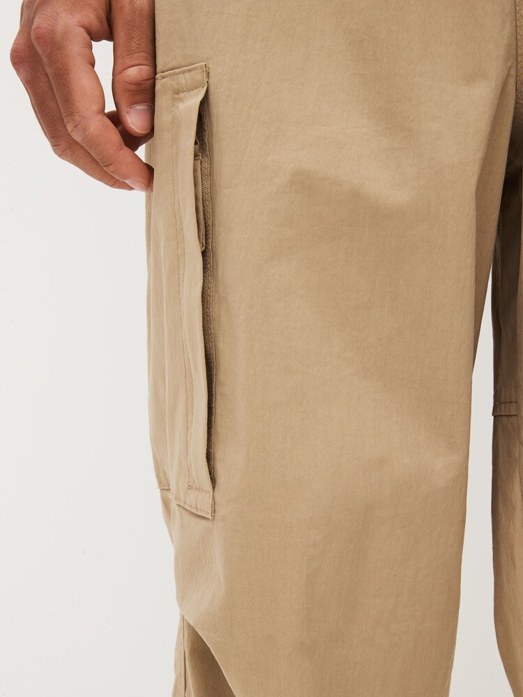 Couleur pierre naturelle - Pantalon cargo décontracté en parachute - Image 7 of 10