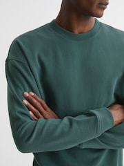 Reiss Midnight Green Alistar Oversized Garment Dye Sweatshirt - Image 4 of 7