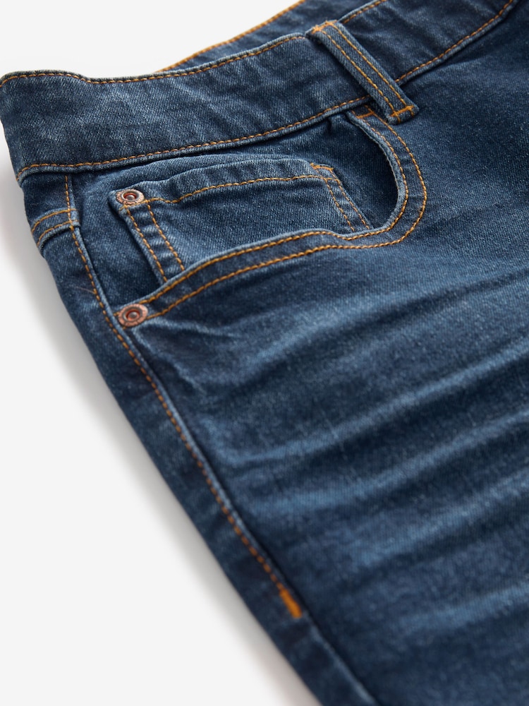 Bleu moyen - Ajustement droit - Coupe droite Essential Extensible Jeans - Image 7 of 8