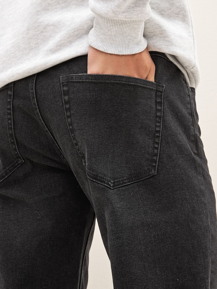 Noir - Ajustement droit - Coupe droite Essential Extensible Jeans - Image 4 of 9