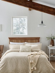 Morris & Co Cream Pure Acorn Jacquard Oxford Pillowcase - Image 3 of 4