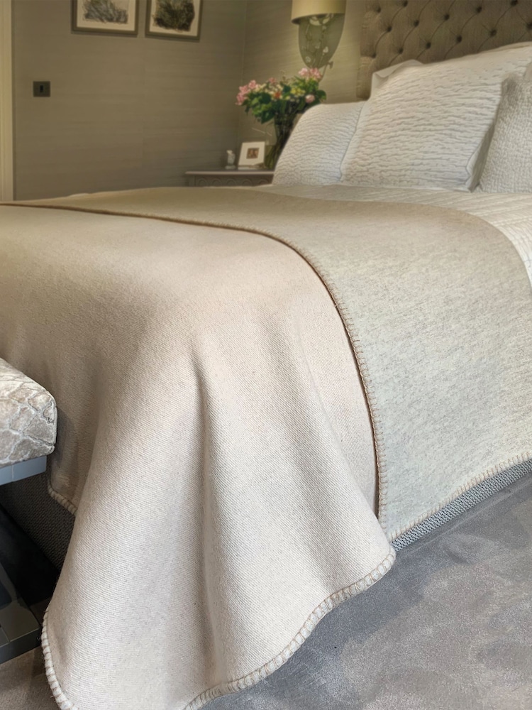 Hug Rug Cream Luxury Wool Throw - Image 1 of 3