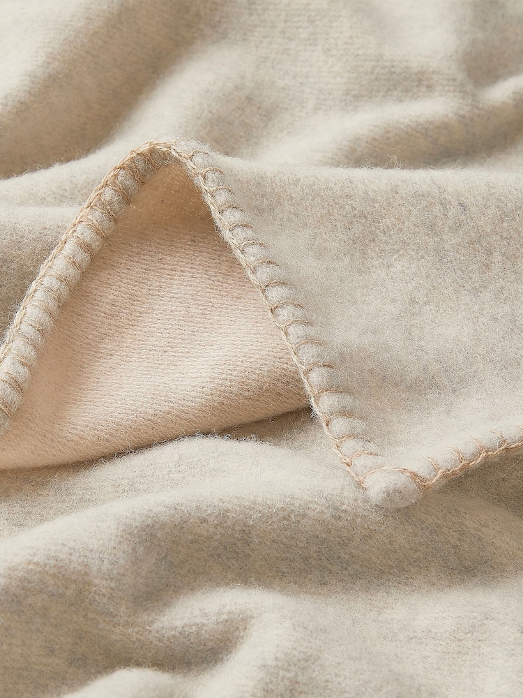Hug Rug Cream Luxury Wool Throw - Image 3 of 3 Hug Rug Cream Luxury Wool Throw - Image 3 of 3