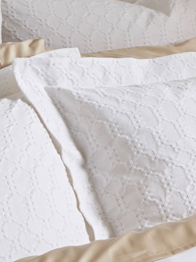 Bianca Set of 2 White Waffle 100% Cotton Circle Oxford Pillowcases - Image 2 of 2