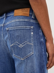 Replay Kiran Jeans in Regular Fit, Mittelblau - Bild 4 von 5