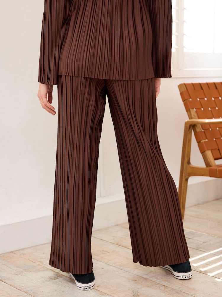 Chocolate Brown Maternity Wide Leg Plisse Trousers - Image 3 of 7