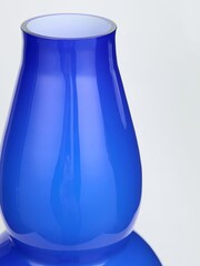 Jasper Conran London Blue Sculptural Glass Vase - Image 2 of 4