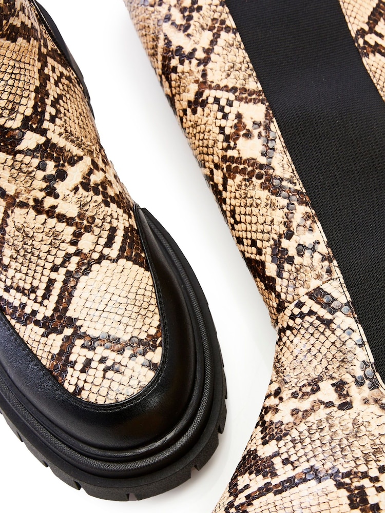 Moda In Pelle Hanah Chunky Sole Long Feature Chelsea Boots - Image 4 of 4