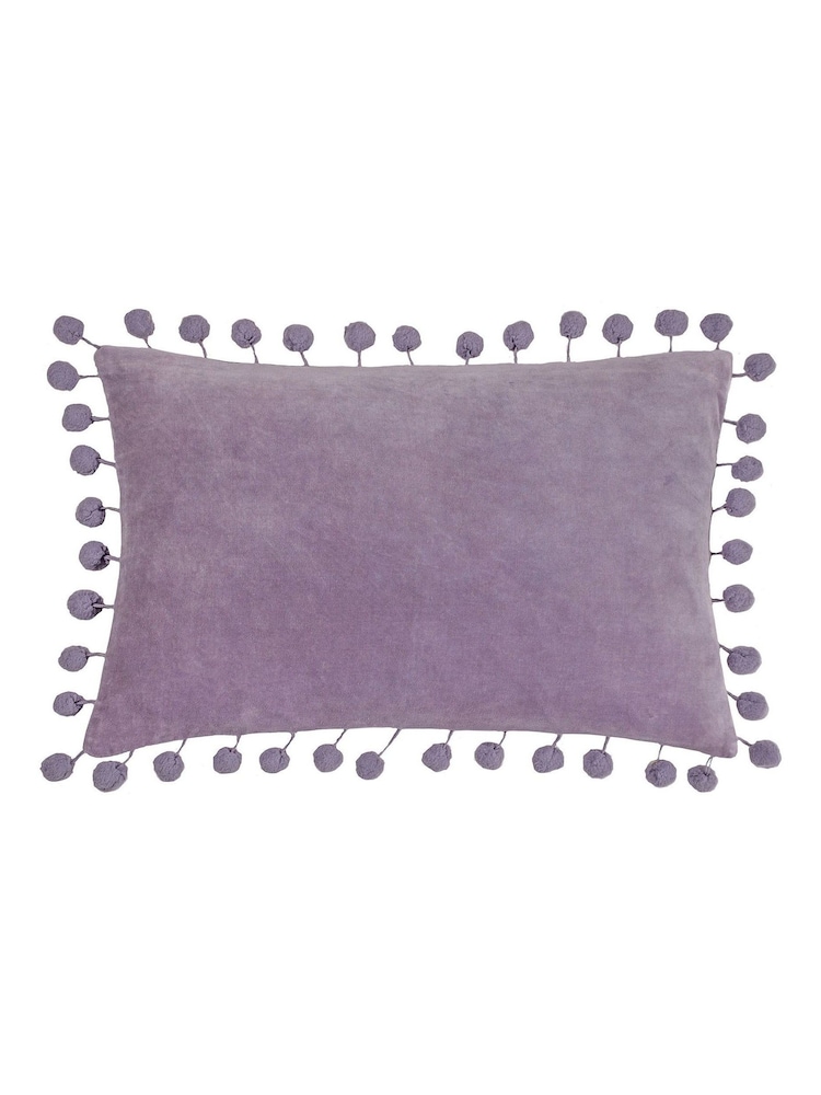 Cojín con pompones en terciopelo y 100% algodón con diseño rectangular Dora de Furn - Imagen 1 de 6