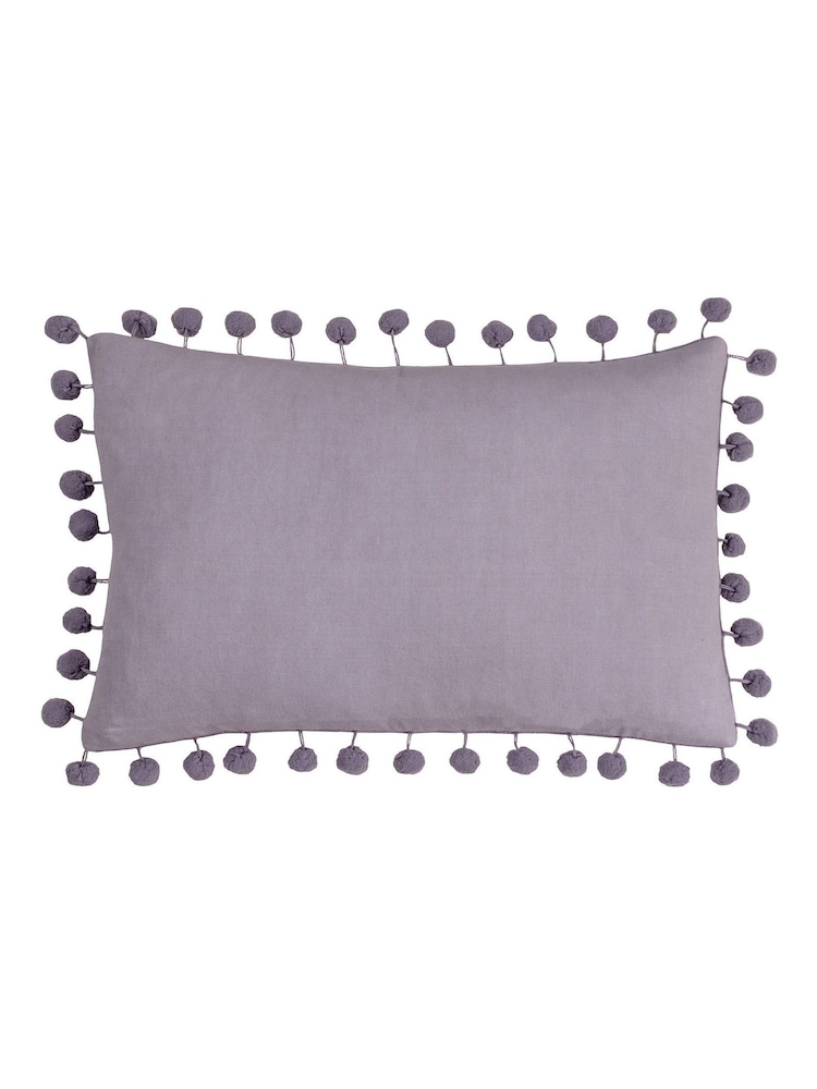 Cojín con pompones en terciopelo y 100% algodón con diseño rectangular Dora de Furn - Imagen 2 de 6