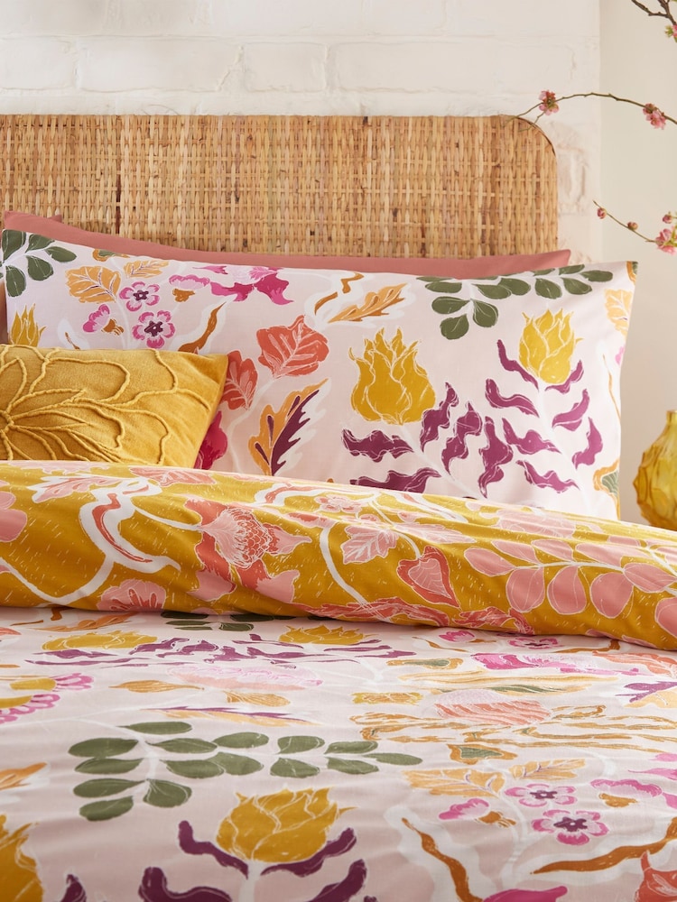 furn. Pink Protea Mediterranean Floral Reversible Duvet Cover and Pillowcase Set - Image 4 of 4