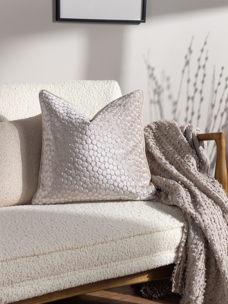 HÖEM 45 x 45cm Lanzo Cut Velvet Spot Cushion - Imagen 1 de 7