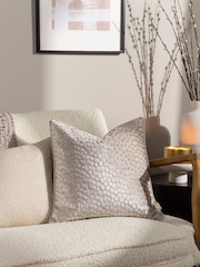 HÖEM 45 x 45cm Lanzo Cut Velvet Spot Cushion - Imagen 2 de 7