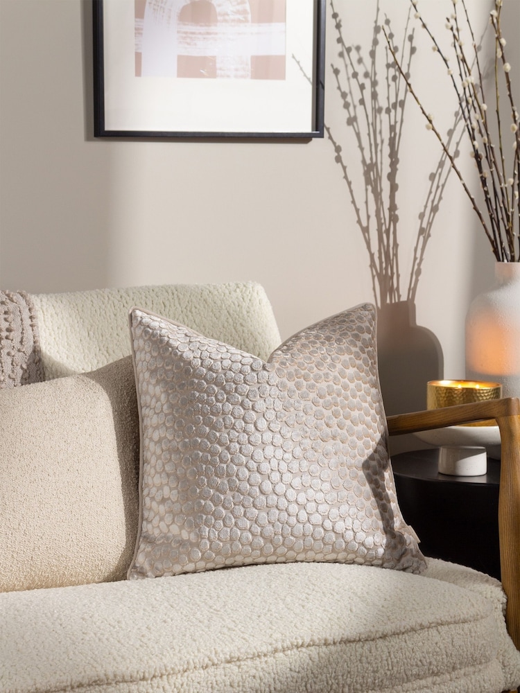 HÖEM 45 x 45cm Lanzo Cut Velvet Spot Cushion - Imagen 2 de 7