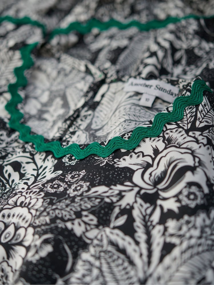 Another Sunday 100% Cotton Floral Print Poplin Short Puff Sleeve Tiered Smock Midi Dress - Image 6 of 6