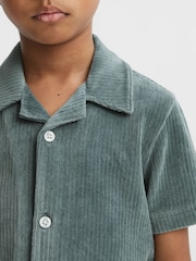 Salvia - Camisa texturizada de canalé con cuello cubano Santal de Reiss - Imagen 4 de 6