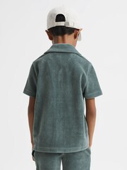 Salvia - Camisa texturizada de canalé con cuello cubano Santal de Reiss - Imagen 5 de 6
