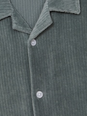 Salvia - Camisa texturizada de canalé con cuello cubano Santal de Reiss - Imagen 6 de 6