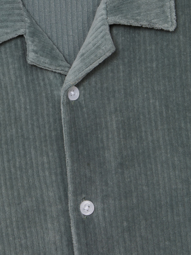 Salvia - Camisa texturizada de canalé con cuello cubano Santal de Reiss - Imagen 6 de 6