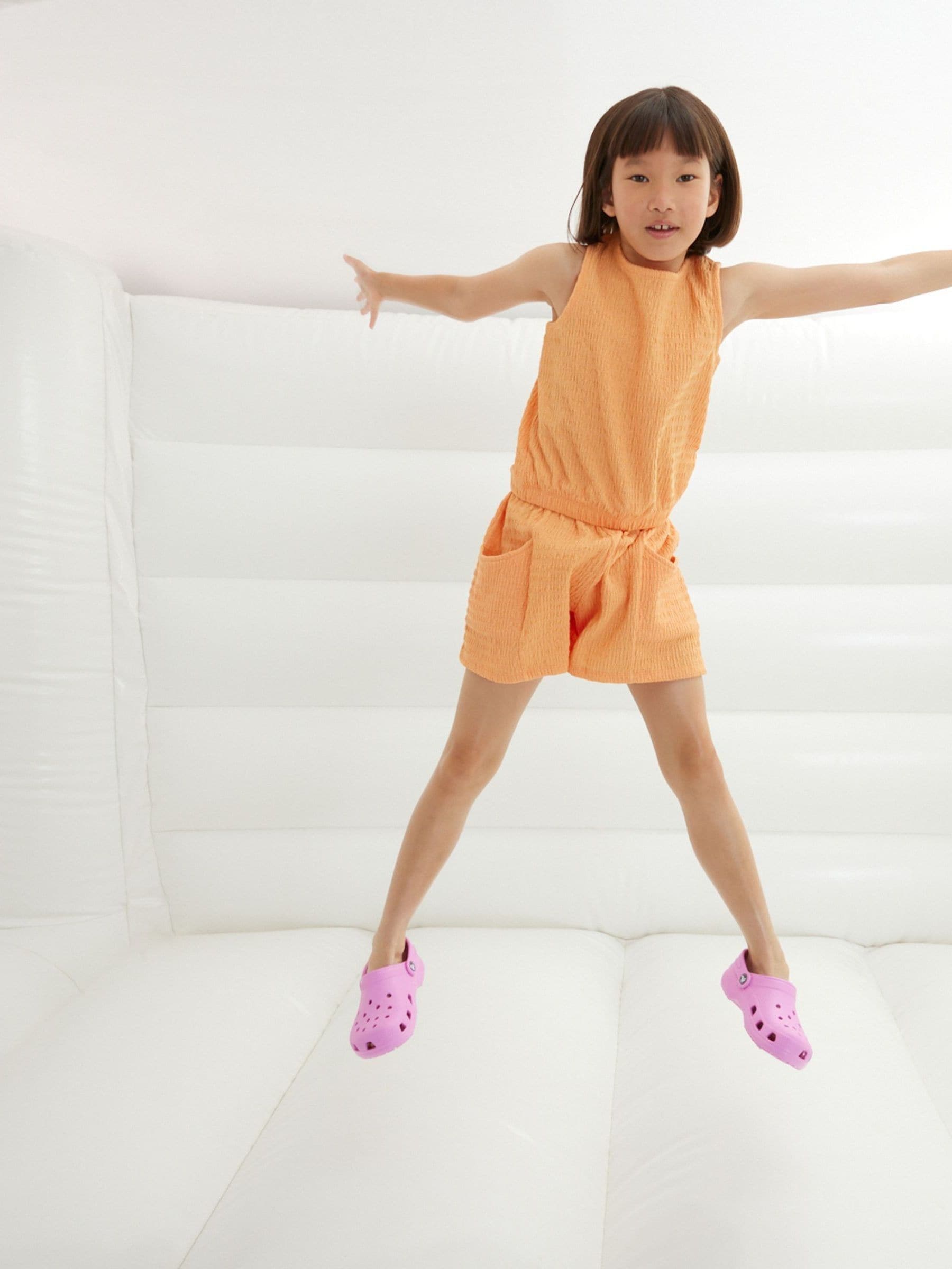 Next：日本 ピンク - Crocs ユニセックス クラシック クロッグサンダル