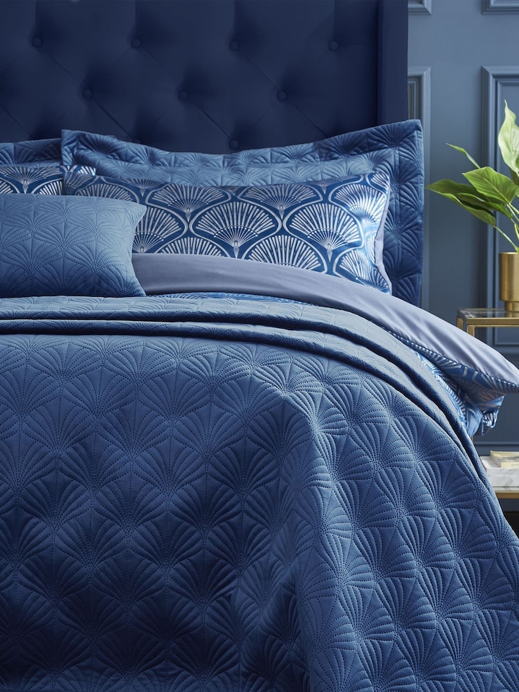 Catherine Lansfield Art Deco Pearl Throw - Image 1 of 3