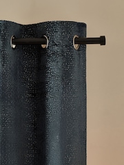 ستائر ثقيلة ومبطنة بقصة مخملية وفتحات للتعليق من مجموعة Luxe - صورة 6 من 6