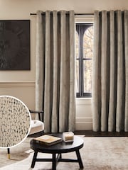 Cortinas de luxo revestidas de veludo com corte pesado e ilhós - Imagem 2 de 5