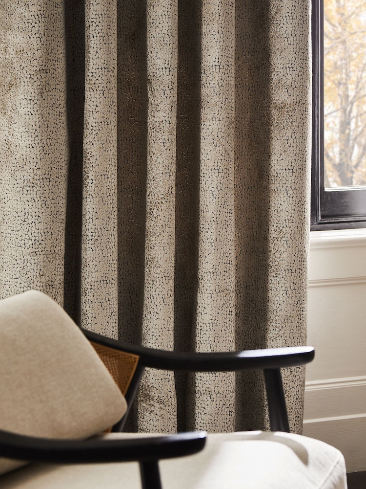 Cortinas de luxo revestidas de veludo com corte pesado e ilhós - Imagem 5 de 5