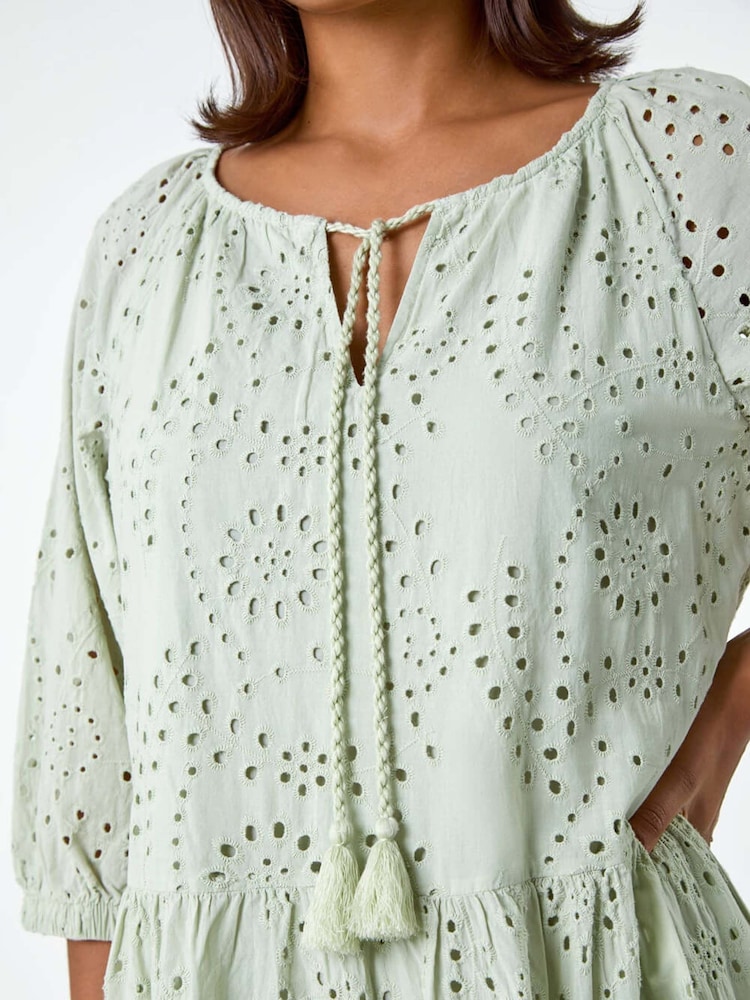 Grün - Roman 100% Cotton Broderie Tiered Smock Dress - Bild 6 von 6 Grün - Roman 100% Cotton Broderie Tiered Smock Dress - Bild 6 von 6
