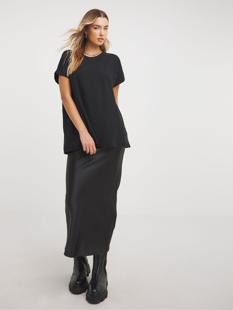 Simply Be Black Slouchy Dip Back T-Shirt - Image 1 of 3