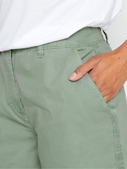 أخضر فاتح - M&Co Sage green Chino Shorts - صورة 4 من 5
