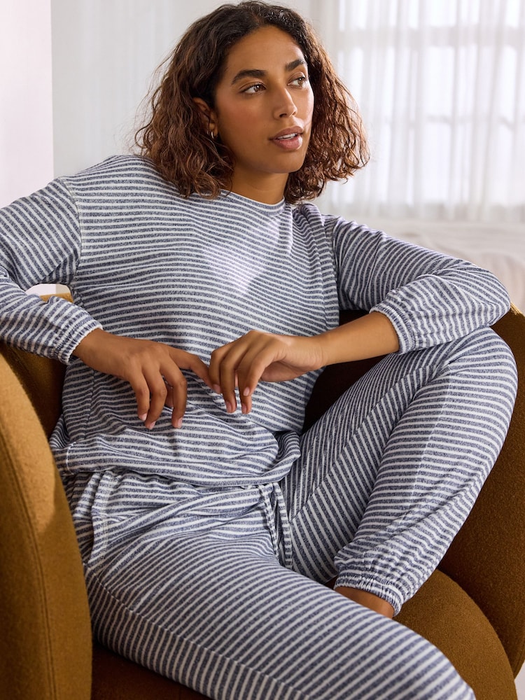 Graue Streifen - Weicher, langärmeliger Pyjama - Bild 1 von 4 Graue Streifen - Weicher, langärmeliger Pyjama - Bild 1 von 4