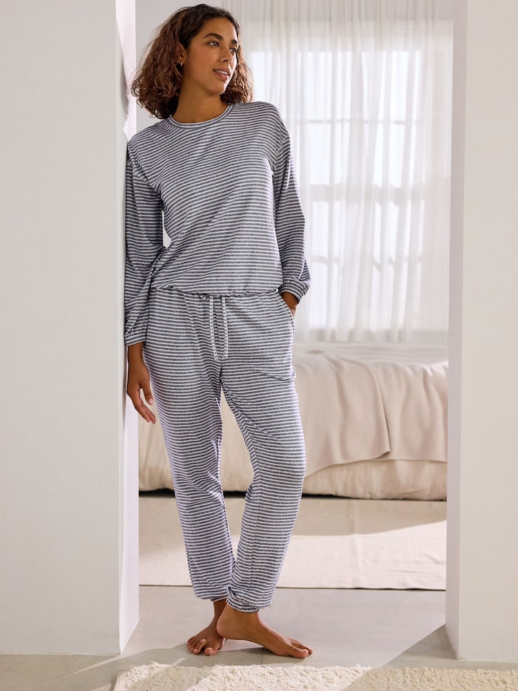 Graue Streifen - Weicher, langärmeliger Pyjama - Bild 2 von 4 Graue Streifen - Weicher, langärmeliger Pyjama - Bild 2 von 4