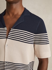 Reiss Navy/Stone Oe Blake Stripe Textured-Knit Cuban-Collar Shirt - Image 4 of 6