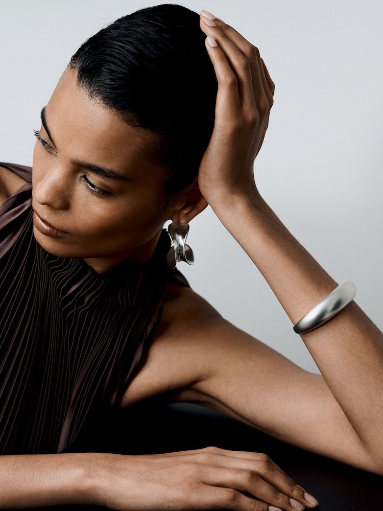 Reiss Silver Tone Selina Smooth Curve Chain-Back Bangle - Image 1 of 4 Reiss Silver Tone Selina Smooth Curve Chain-Back Bangle - Image 1 of 4