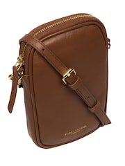 Cromo marrom - Bolsa transversal para celular Pure Luxuries London Alaina em couro napa - Imagem 7 de 8