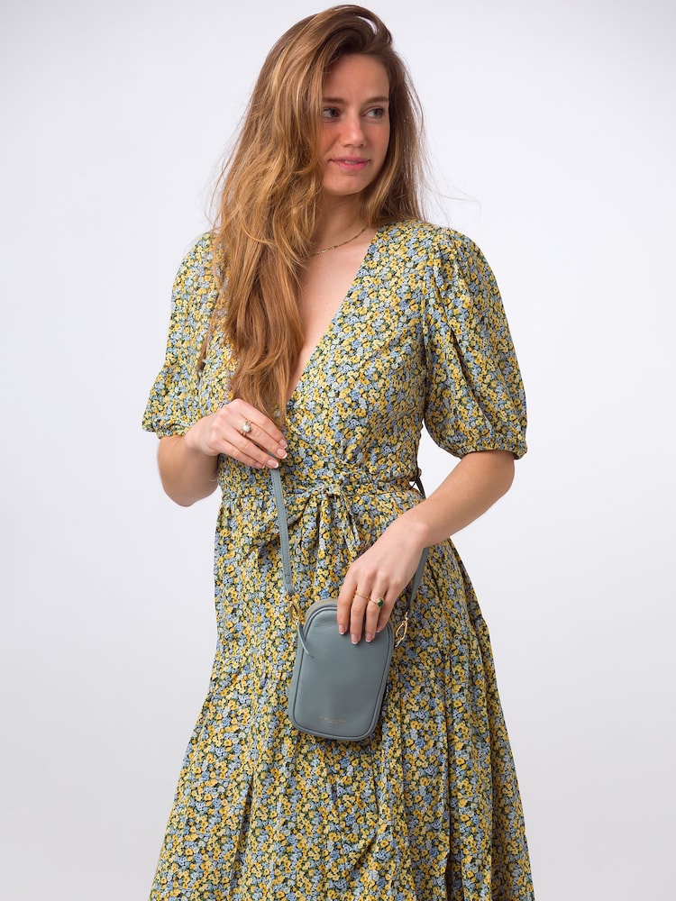 Azul claro - Bolsa transversal para celular Pure Luxuries London Alaina em couro napa - Imagem 2 de 9