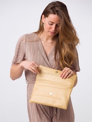 Gold - Pure Luxuries London Amelia Clutch aus Nappaleder - Bild 3 von 6