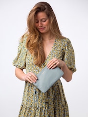 Hellblau - Pure Luxuries London Addison Clutch aus Nappaleder - Bild 2 von 7