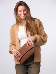 Dunkelbraun - Pure Luxuries London Amelia Clutch aus Nappaleder - Bild 2 von 5