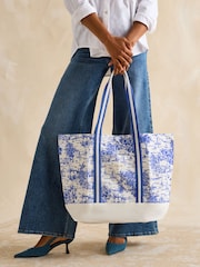 Joules Promenade Blue & White Toile de Jouy Canvas Beach Bag - Image 3 of 7